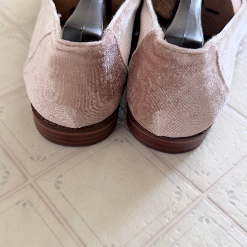 Sole Society Blush Velvet Pointed-Toe Loafers Size: 10 - Picture 4 of 8
